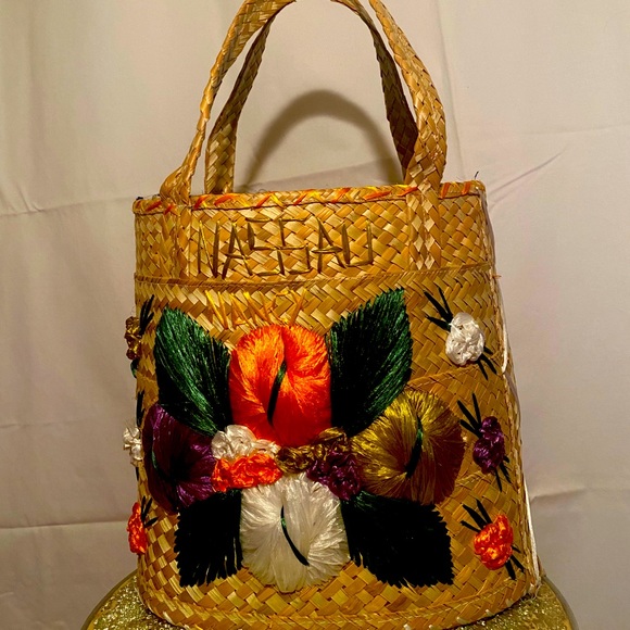 Wicker purse w/ floral accents and matching wallet - Picture 2 of 2